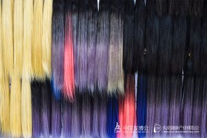 Како Амазон перике утичу на тржишне трендове?